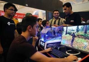 چرا نوجوانها بیشتر به سمت علائق همسالان کشیده میشوند