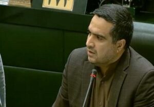 اسحاقی: وزرا احساس نکنند در دولت گوشه امنی دارند و به هیچ وجه استیضاح نخواهند شد/ نیکزاد: استیضاح وزرا از دستور کار مجلس خارج نشده است