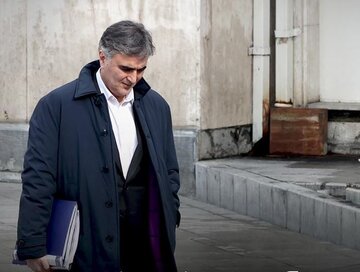 ناکامی در کنترل قیمت دلار کجای کارنامه فرزین است؟