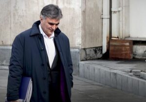 ناکامی در کنترل قیمت دلار کجای کارنامه فرزین است؟