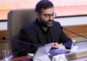 سقاب اصفهانی: در کار و حتی جلسههای دولت هم حضور همسرم را حس میکنم/ انگار دستش بالای سرم است