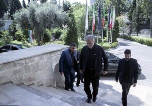 ببینید | عیادت رئیسجمهور از رضا امیرخانی