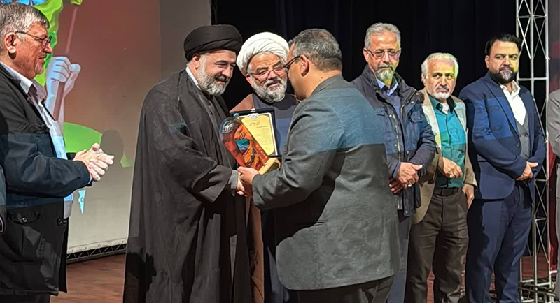 آنجا که هنر به گریه افتاد؛ تالار کومش سمنان در برابر پیکر شهید گمنام ایستاد و بغض شهر ترک  برداشت