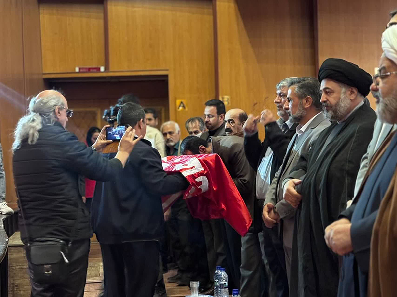 آنجا که هنر به گریه افتاد؛ تالار کومش سمنان در برابر پیکر شهید گمنام ایستاد و بغض شهر ترک  برداشت