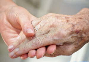 روایات شگفتانگیز درباره احترام و احسان به والدین