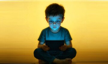 سواد خانواده | پسرم عکس‌های غیراخلاقی دیده؛ چطور مدیریتش کنم؟