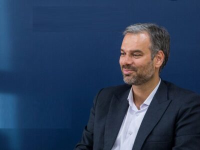 ببینید | کنایه رشیدی کوچی به امام جمعه اسبق تهران: وقتی پشت تریبون نماز جمعه گریه میکند…