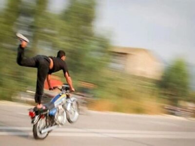 ببینید | حرکات عجیب و خطرناک یک موتورسوار در بلوار وکیل آباد مشهد