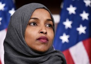 ببینید | ایلهان عمر سناتور دموکرات آمریکا: آمریکاییها احمقند چون…