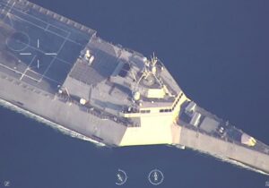 ببینید | هشدار به ناوهای آمریکایی توسط نیروی دریایی سپاه!