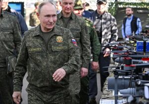 پوتین هشدار داد: یا دونباس را ترک میکنید یا آن را با زور تصرف میکنیم