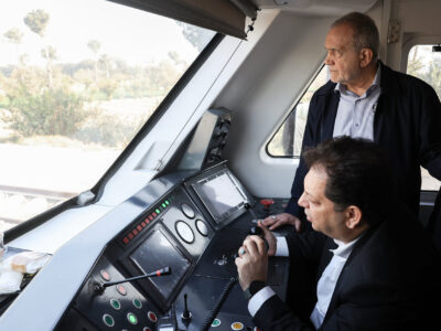 پزشکیان: دولت با تمام توان حامی توسعه راه‌آهن حومه تهران است/ رسانه‌ها مستمر پیگیری کنند