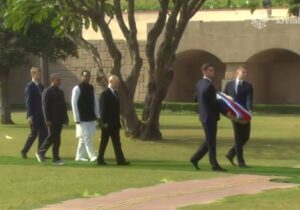 ببینید | ادای احترام پوتین به بنای یادبود گاندی، رهبر مبارز هند