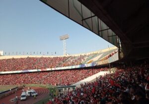 ببینید | مسیر عجیب ورود هواداران پرسپولیس به ورزشگاه