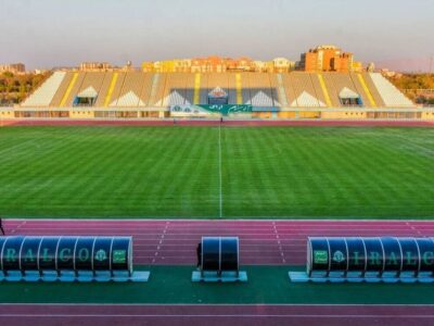 ببینید | کیفیت عجیب زمین چمن استادیوم امام خمینی اراک برای دربی ۱۰۶