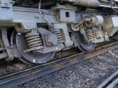 خارج شدن قطار از ریل در ایستگاه هشتگرد / استانداری البرز: حال مسافران خوب است و به وسیله یک قطار دیگر به سمت مقصد رفتند