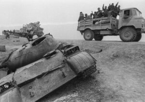 انبار پالایشگاه آبادان چطور از دل جنگ جان سالم بهدر برد؟