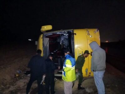 واژگونی اتوبوس در این جاده حادثه ساز شد/ آمار مصدومان