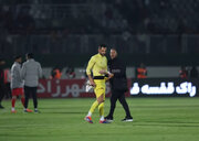 ببینید | مربی پرسپولیس، پیراهن استقلال را یادگاری گرفت!