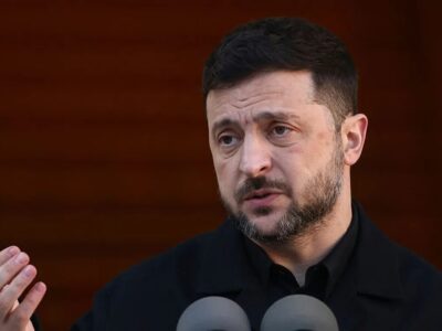 آکسیوس: زلنسکی گفتگوی سخت و دشواری با مذاکره کنندگان آمریکایی داشت