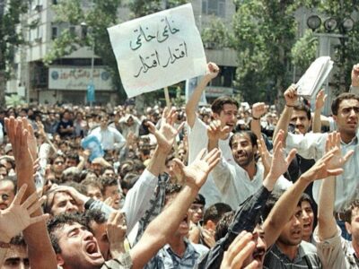 خاطرات هاشمی: ، دانشجویان به مناسبت روز دانشجو شعارهای تُندی دادهاند و با پلیس درگیر و جمعی از آنها بازداشت شدهاند