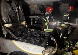 حریق زنجیره ای خودروها در بندرعباس مهار شد