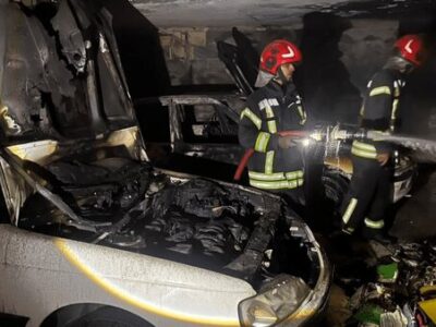 حریق زنجیره ای خودروها در بندرعباس مهار شد