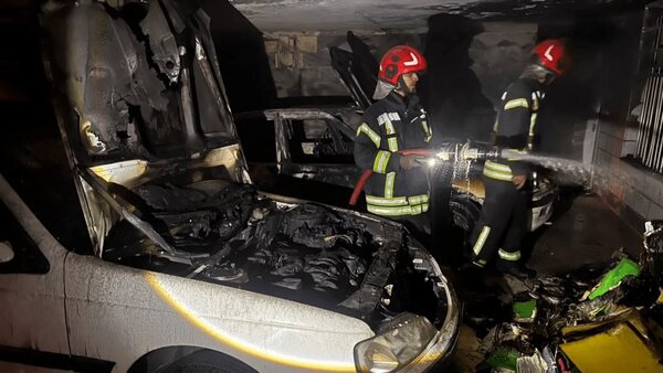 حریق زنجیره ای خودروها در بندرعباس مهار شد حریق زنجیره ای خودروها در بندرعباس مهار شد