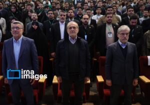 پزشکیان: حدود ۵۰ درصد مردم پای صندوقهای رأی نیامدند؛ بخشی از ۵۰ درصد هم با اکراه آمدند/ چرا باید وعدههای میلیاردی بدهیم وقتی پولی برای اجرا نداریم