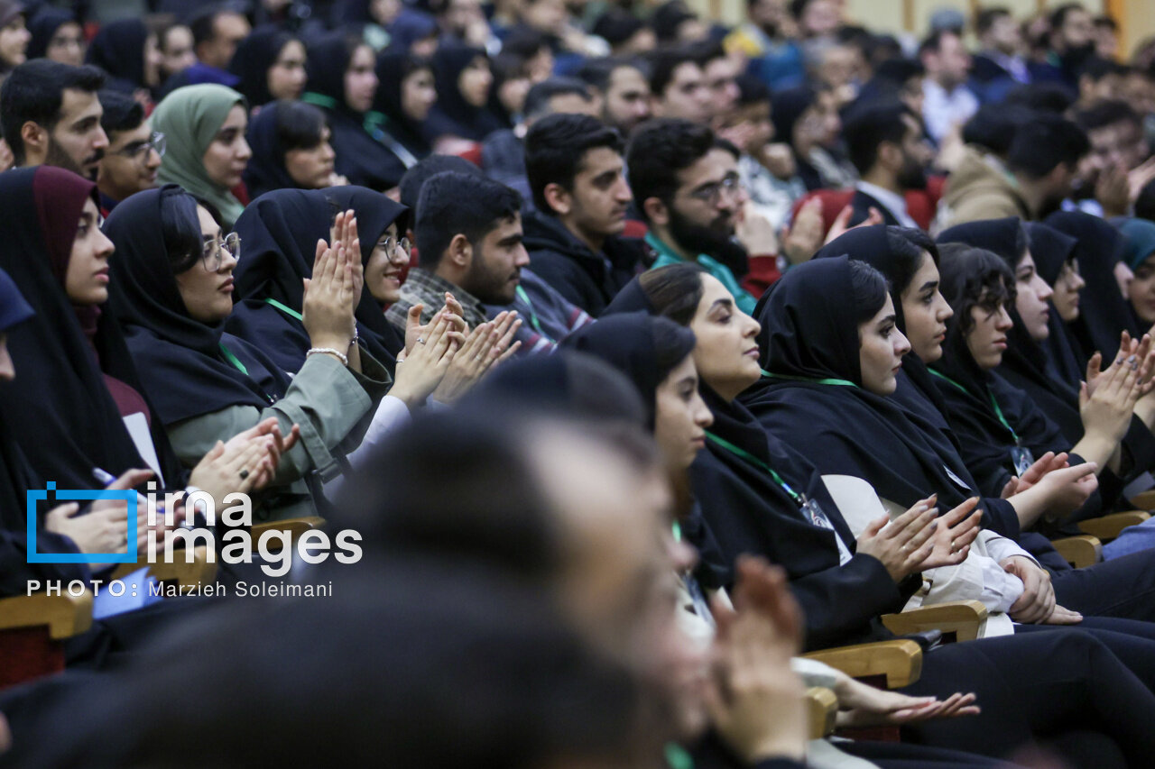 ببینید | بگو مگوی یک دانشجو با پزشکیان: : چهل و هفت سال در این مملکت… ببینید | بگو مگوی یک دانشجو با پزشکیان: : چهل و هفت سال در این مملکت…