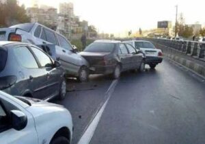 تصادف زنجیرهای دو پراید، یک وانت، یک سمند و یک پژوی ۲۰۶ در اتوبان امامعلی/ چند نفر مصدوم شدند