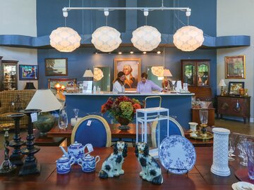 بشقاب ارزان، عتیقه گرانقیمت از آب درآمد / راز نوشته‌های پشت بشقاب چه بود؟