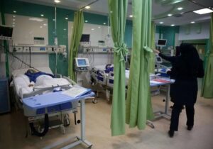 قیمت گذاری دستوری در حوزه بهداشت و درمان چه زیانهایی دارد؟/ حقوق استادان علوم پزشکی در مقایسه با افزایش تورم بسیار کم است