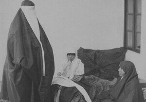 تنها زنی که دندان عاریه گذاشت، چون دهانش را نامحرم دیده بود انگشتنما شد