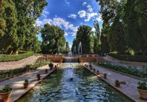 بهسازی آب‌ نماها و کانال‌های آبرسانی باغ شاهزاده ماهان