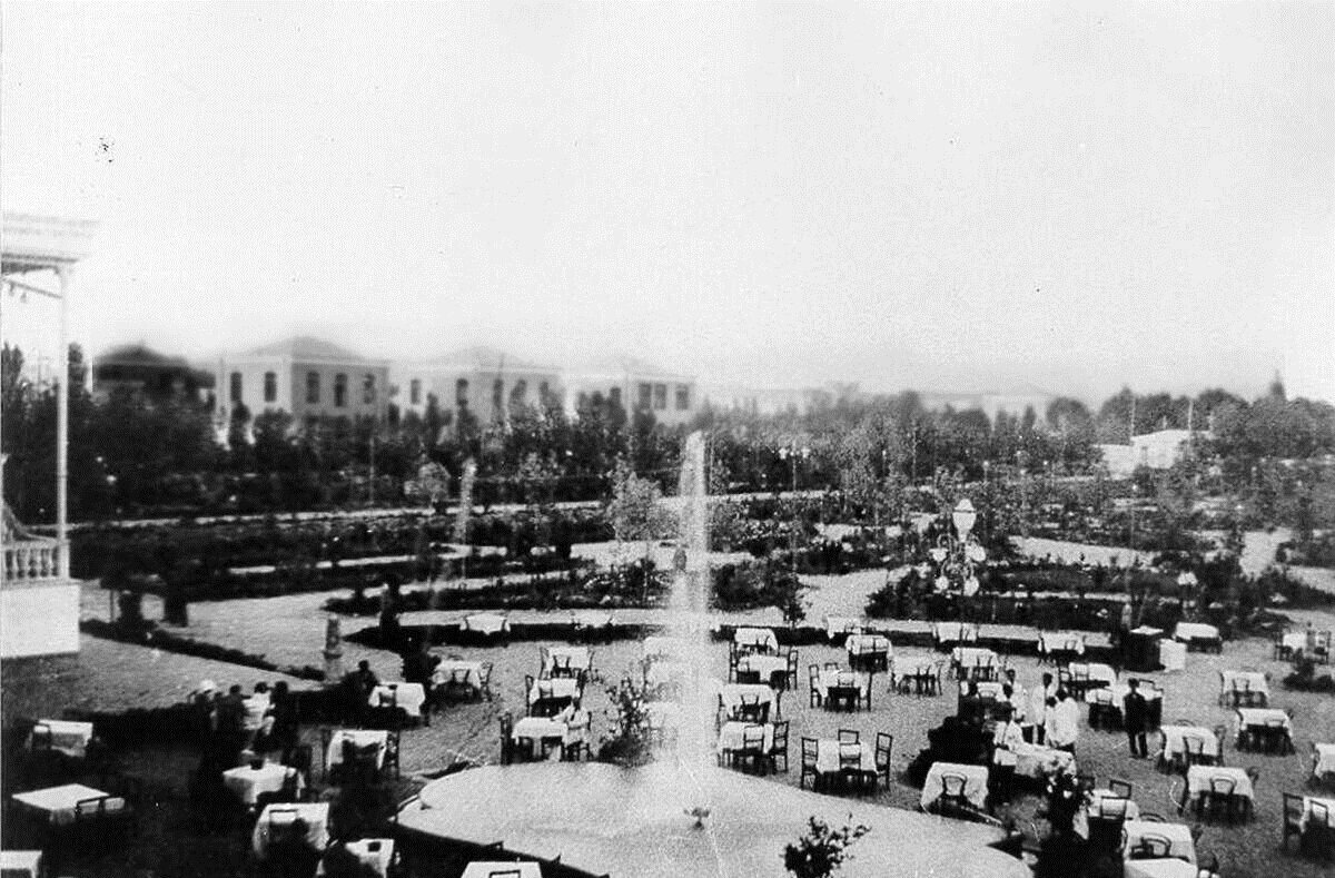 ۹۰ سال پیش محوطه تئاتر شهر این شکلی بود! (عکس) ۹۰ سال پیش محوطه تئاتر شهر این شکلی بود! (عکس)