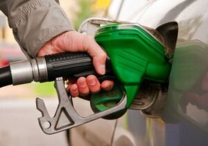 ادعای یک نماینده مجلس درباره قیمت بنزین/ هر لیتر بنزین برای دولت ۱۵ هزار تومان تمام می‌شود؟