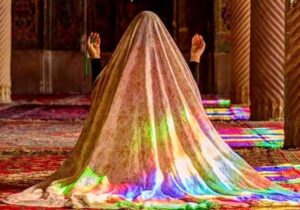 فلسفه حجاب بانوان در نماز