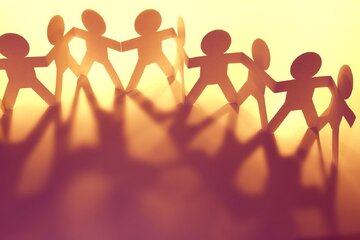 نقش همسالان و گروه‌های اجتماعی در دین‌گریزی جوانان