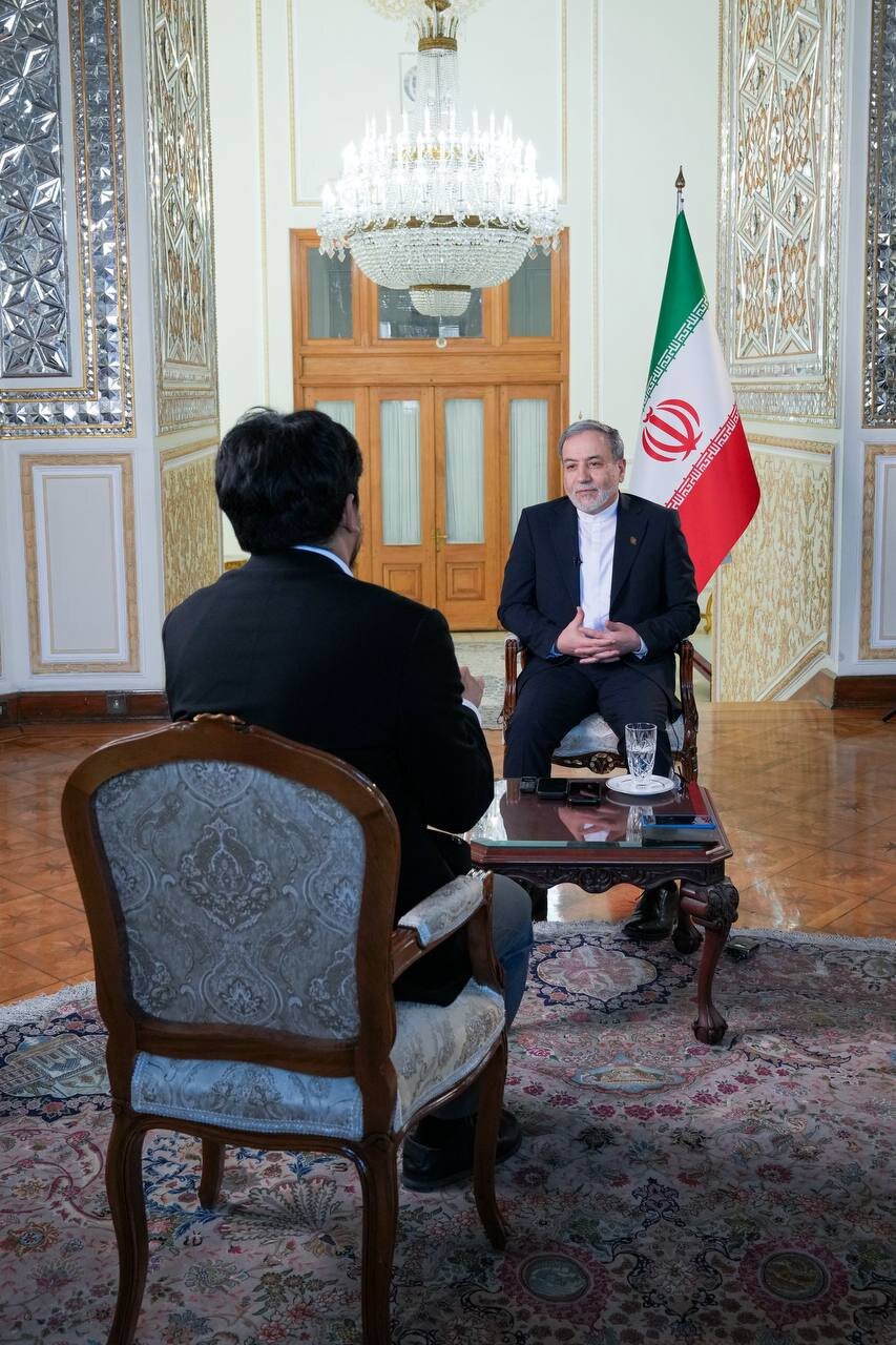 عراقچی: من کسی نیستم که به دیکته دیگران گوش کنم/ آمریکا باید حق غنی‌سازی ما را به رسمیت بشناسد / ایران حاضر است تعهد دهد که...