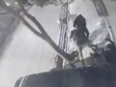 ببینید | تصاویری شوکه‌کننده از قمه‌کشی و زورگیری از یک شهروند در بلوار دانشجو مشهد