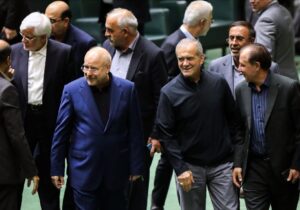 پرده برداری یک نماینده از نقشه جریانی خاص در مجلس برای کابینه چهاردهم؛ شاید بخواهند دولت را از نصاب بیندازند/ تلاش میکنند دولت در موضع ضعف قرار گیرد