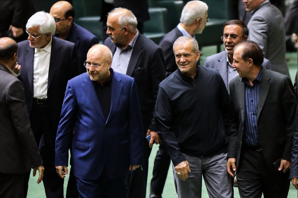 پرده برداری یک نماینده از نقشه جریانی خاص در مجلس برای کابینه چهاردهم؛ شاید بخواهند دولت را از نصاب بیندازند/ تلاش میکنند دولت در موضع ضعف قرار گیرد پرده برداری یک نماینده از نقشه جریانی خاص در مجلس برای کابینه چهاردهم؛ شاید بخواهند دولت را از نصاب بیندازند/ تلاش میکنند دولت در موضع ضعف قرار گیرد