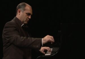 عاشق باران‌های رشت و رِن/ بردیا صدرنوری دو قطعه تازه منتشر کرد