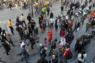 افزایش لجاجت جمعی درپی شادی اجباری/ طبقه فرودست شادی می‌کند تا دوام بیاورد، شادی طبقه فرادست برای نمایش منزلت است