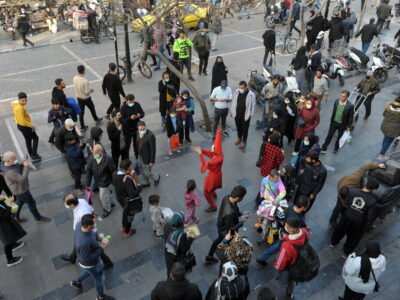 افزایش لجاجت جمعی درپی شادی اجباری/ طبقه فرودست شادی می‌کند تا دوام بیاورد، شادی طبقه فرادست برای نمایش منزلت است