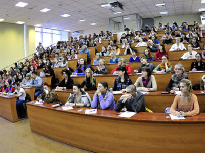 بحران دانشگاه در عصر سودآوری /  چرخش پارادایمی،  فرصت اندیشیدن را در دانشگاه قربانی کرد؟ / بحران بزرگ تر معیار موفقیت ثروت مادی است