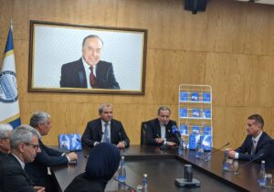 مراسم رونمایی از کتاب «قدرت مذاکره» سید عباس عراقچی در دانشگاه دولتی باکو 