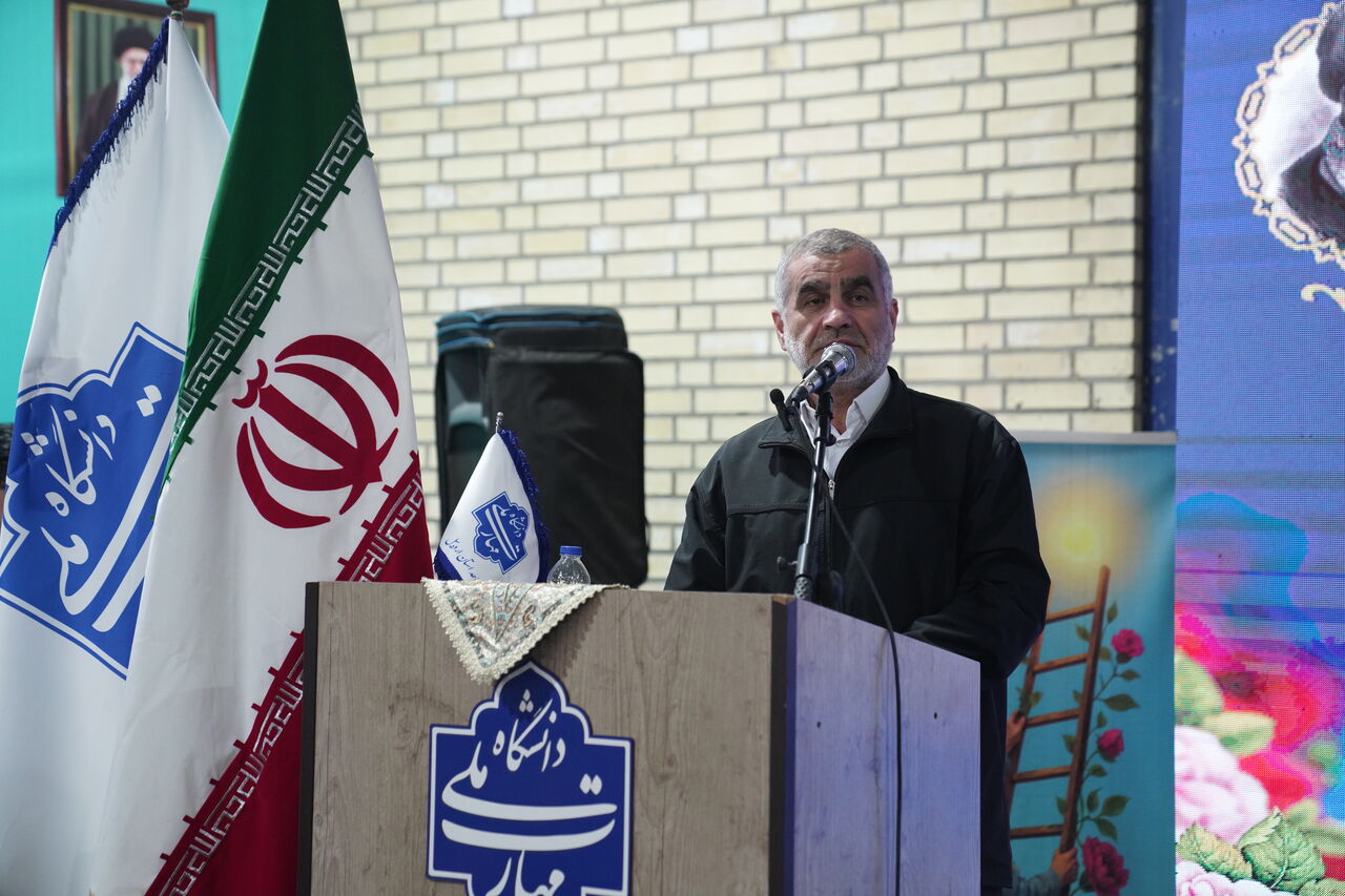 نیکزاد: راه نجات کشور از دانشگاه می‌گذرد