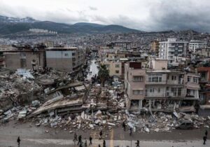 ببینید | رفتار عجیب مردم ژاپن هنگام زلزله ۷.۵ ریشتری!